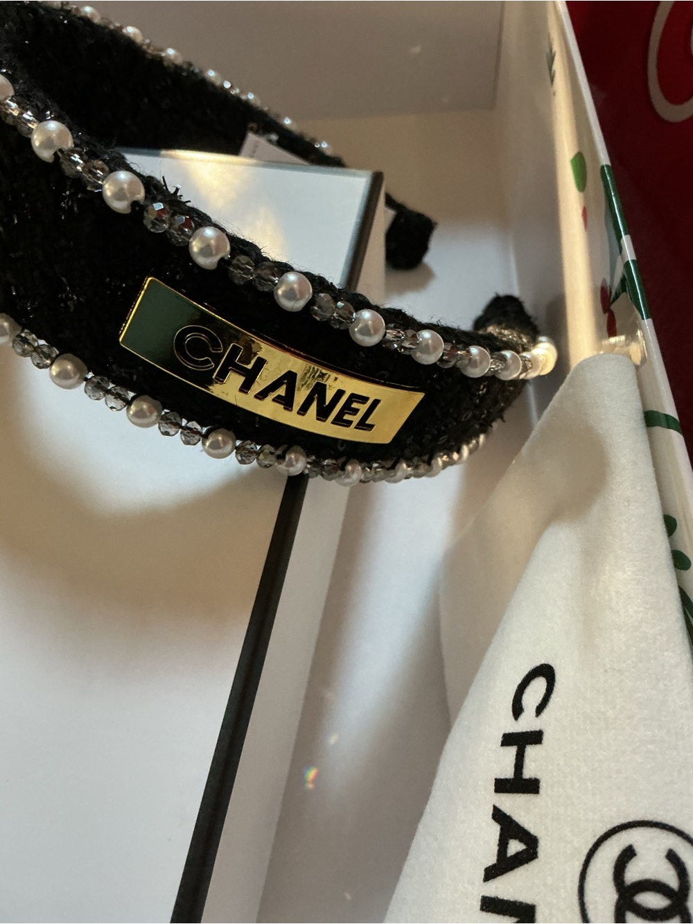 Authentic CHANEL  Black and Gold Pearl-Trim Headband - Picture 4 of 15